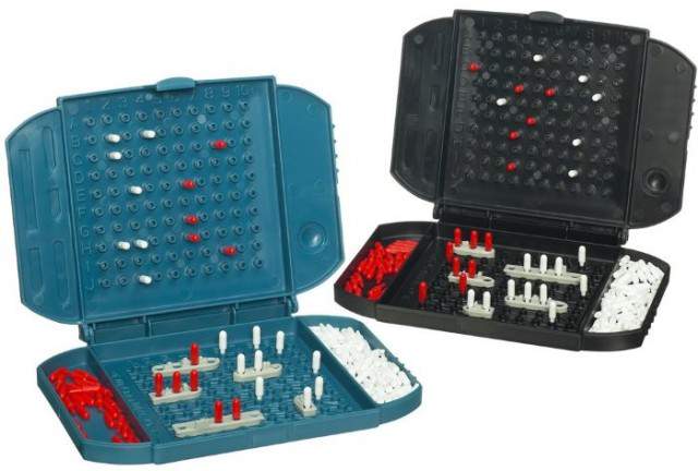 Hasbro Gaming Affonda La Flotta – Gioco Di Carte Portatile, Versione Italiana, Per 2 Giocatori